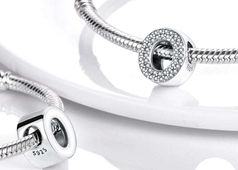 Buchstaben-Charm mit Zirkonia – Personalisierter Anhänger