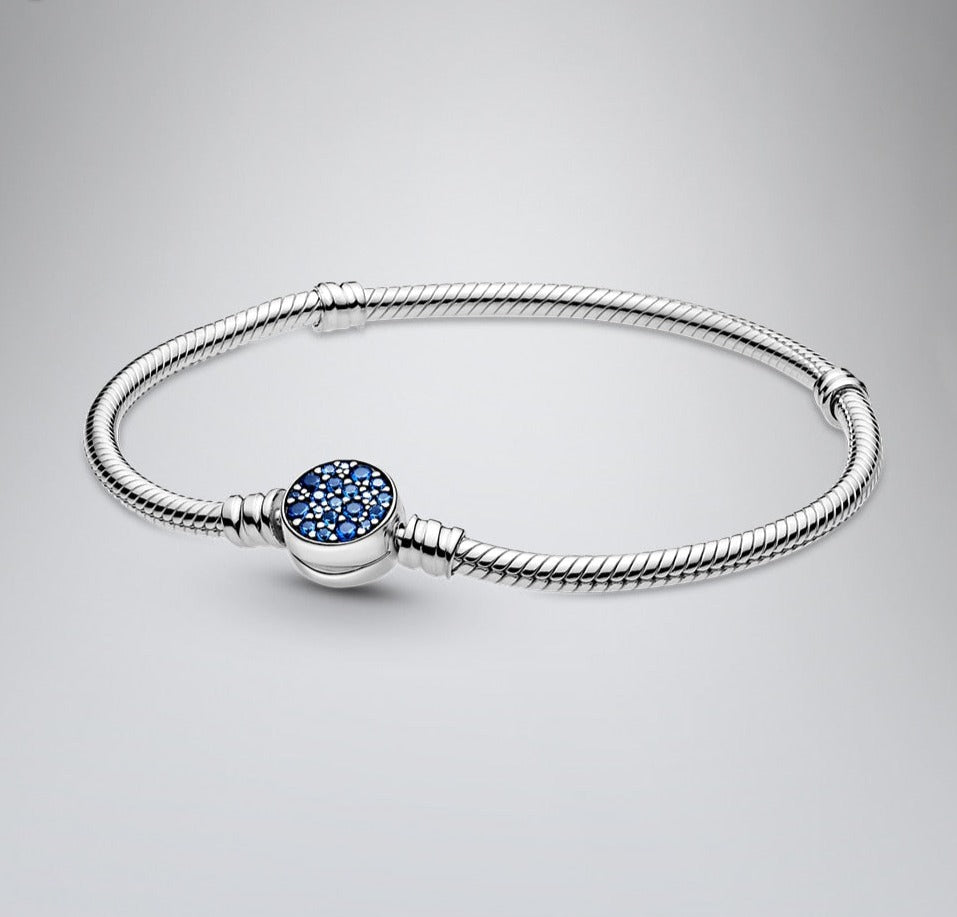 Charm Armband- runder Verschluss mit blauen funkelnden Zirkonia Steinen