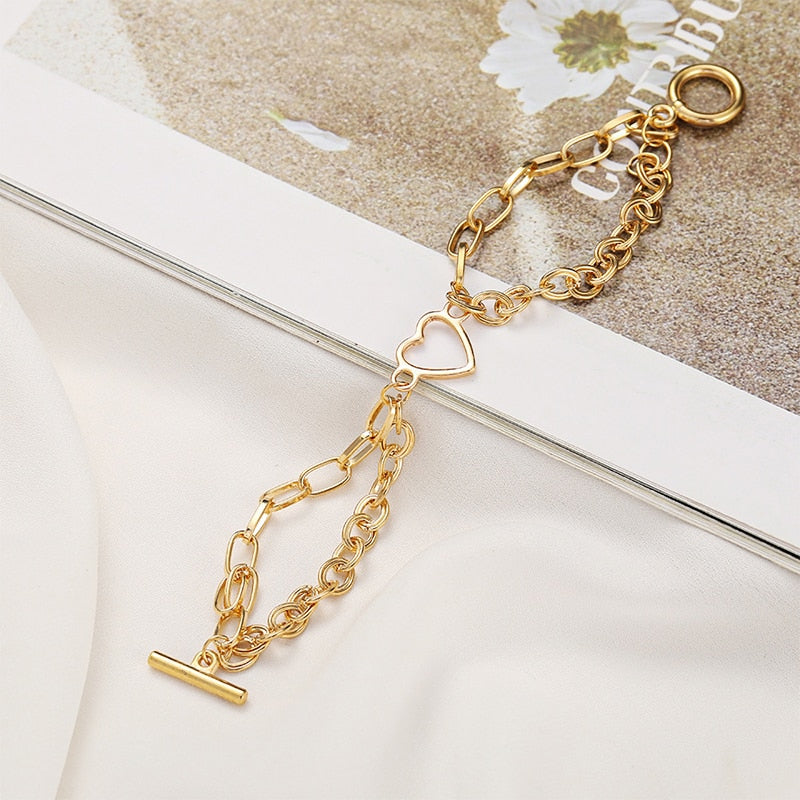 Goldfarbene Fußkette mit schlichtem Herz