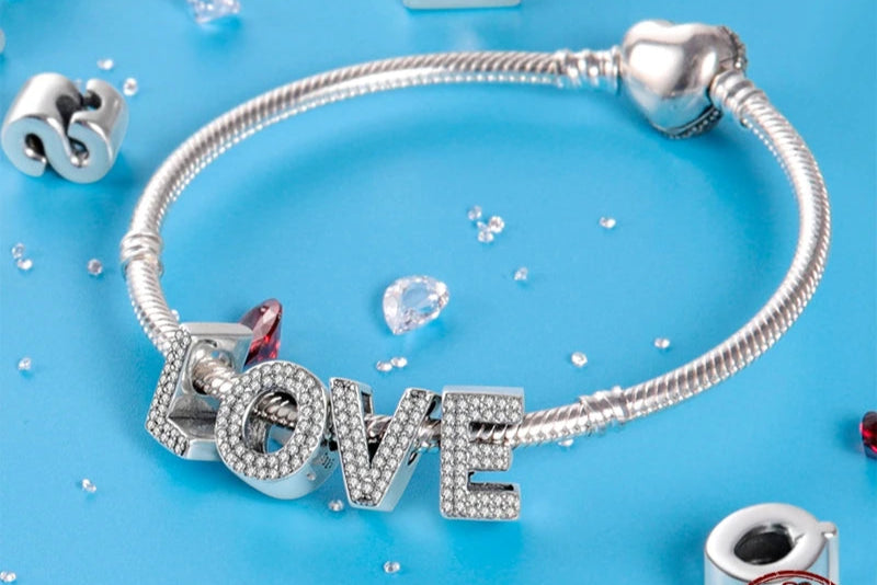 Buchstaben-Charm mit Zirkonia – Personalisierter Anhänger